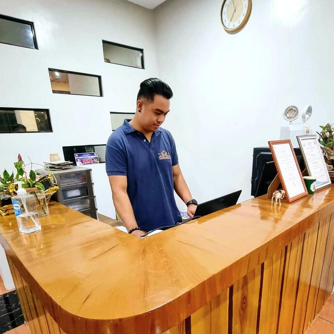 Majestique Hotel Albay Bicol Guinobatan Esterno foto
